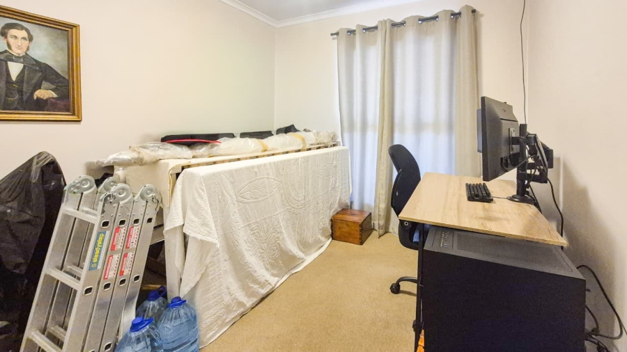 4 Bedroom Property for Sale in Langerug Western Cape